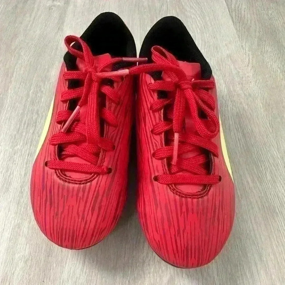 Rapido III kids Football Boots PUMA size 11 - Picture 2 of 8